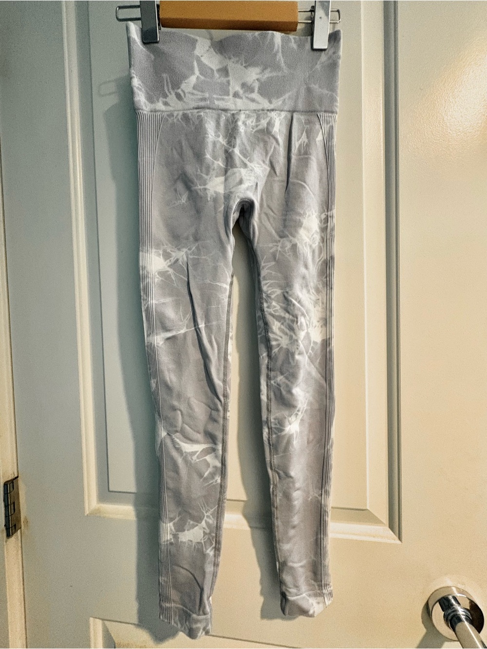 High-Waist Grey Tie-Dye Leggings from Devoteewear